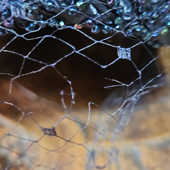 Vintage 1940's or 50's straw, beaded and veiled ladies hat. - Picture 8 of 8